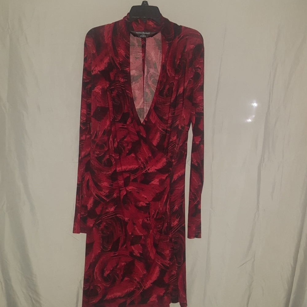 Beautiful Red Dress - Picture 2 of 2